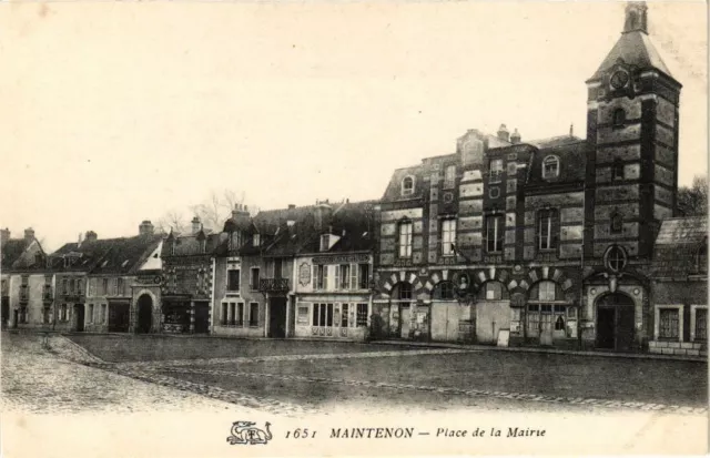 CPA MAINTENON-Place de la Mairie (177822)