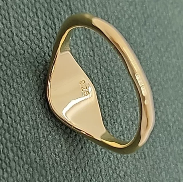 NEW Gorjana Bespoke Signet Ring Gold Plated Ring size 4 1/4" in Height 3