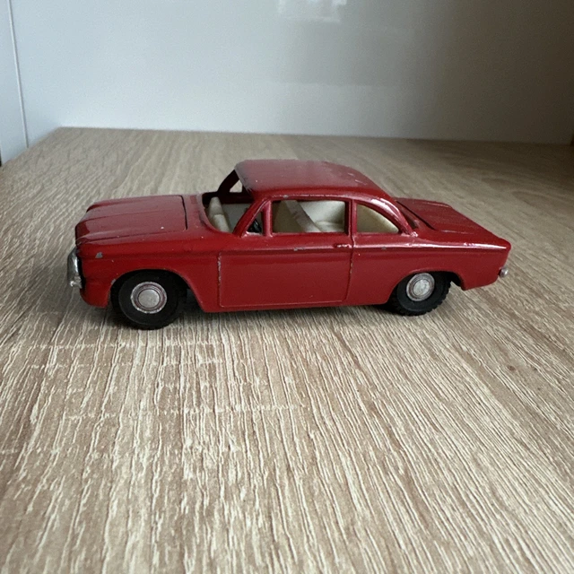Dinky toys GB - 4 véhicules - formules 1 - ref 242/241(manque parebrise