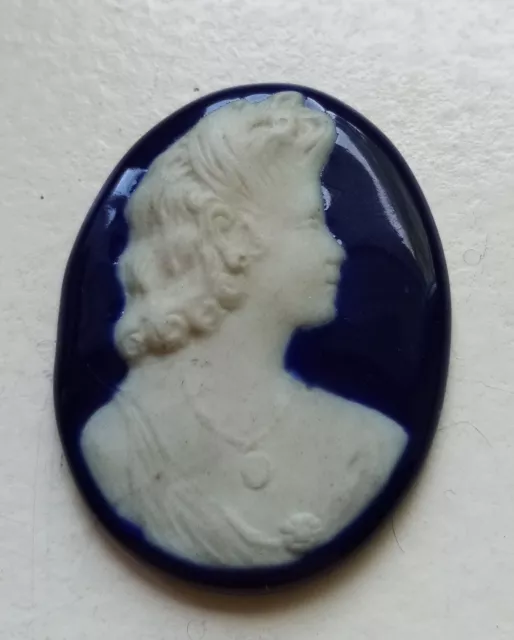 Beau Médaillon camée porcelaine Limoges Camille Tharaud