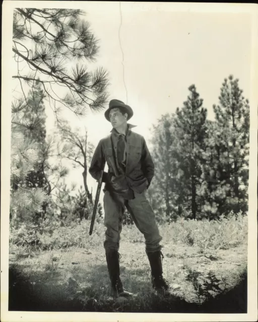1932 Press Photo Actor Cary Grant in Hunting Gear at Lake Arrowhead