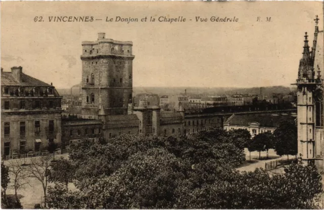 CPA Vincennes Le Donjon et la Chapelle (1347041)