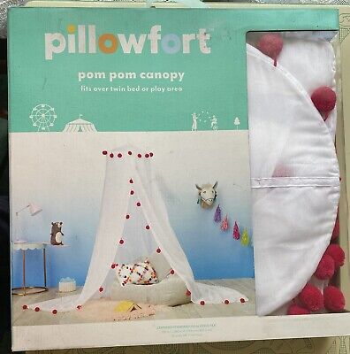 El dosel Pillowfort Pom Pom se ajusta a una cama doble o área de juegos color blanco y rosa nuevo