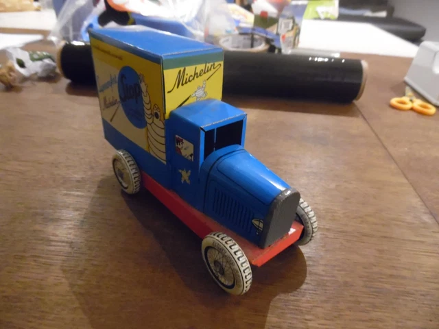 Camion De Pompier CR Charles Rossignol - Renault Tôle - Moteur à Clé - Tin Toy