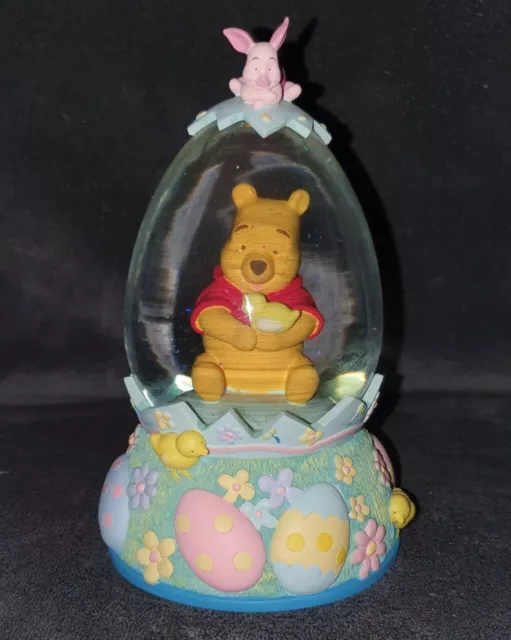 Disney Store Winnie the Pooh Easter 2000 Musical Snow Globe 18cm