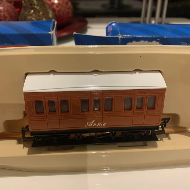 HORNBY THOMAS THE Tank 4 wheel coaches R110 ANNIE & R112 CLARABEL OO ...