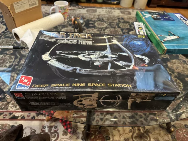 AMT ERTL Star Trek Deep Space Nine Space Station Model Kit 8778 - NEW SEALED