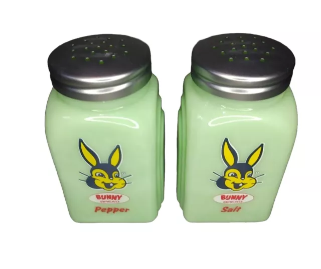 Jadeite Salt and Pepper Shakers Mid Century Style Arch Bunny Bread Green Glass