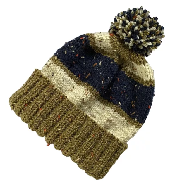 Acogedor sombrero bobble tejido a mano para adultos en mezcla de lana naranja tweed.