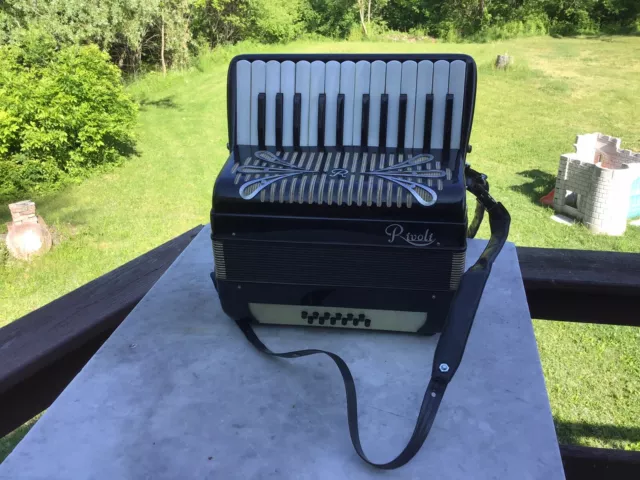 Vintage Rivoli Accordion 25 Keys LM Medium Sized Italian Straps Case Excellent