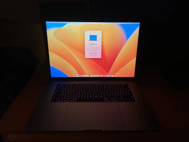 Apple MacBook Pro 15.4" (512GB SSD, Intel Core i7 Quad Core 2,8ghz, 16GB RAM)