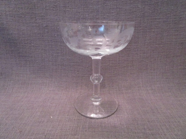 Grande coupe a champagne ancienne gravée