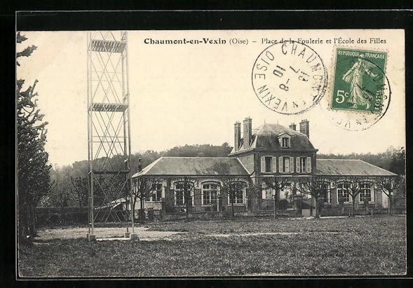 CPA Chaumont-en-Vexin, Place de la Foulerie et l´Ecole des Filles 1910