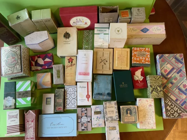 Lot De 42 Boites Anciennes Pour Flacons De Parfum Vides Et Autres Collection