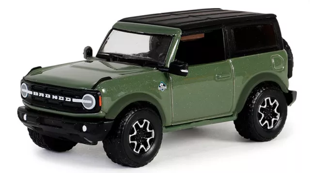 GREENLIGHT, Ford BRONCO Outer Banks 2023 Green of The Series Showroom Floor