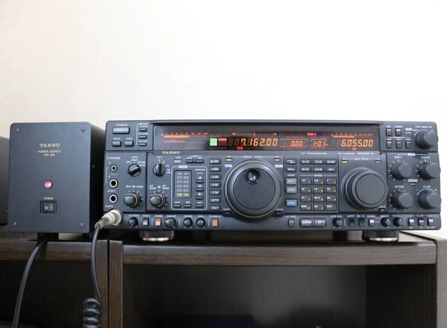 YAESU FT-1000MP MARK-V 200W De La Plus Haute Qualit&eacute; Avec Alimentation