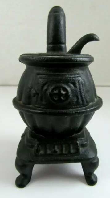 https://www.picclickimg.com/SsMAAOSwzM5gUolV/Vintage-John-Wright-Miniature-Cast-Iron-Black-Pot.webp