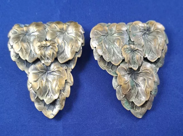 Vtg 1930s Art Deco Antiqued Gold Tone Metal LEAF Dress Clip PAIR *78-2f