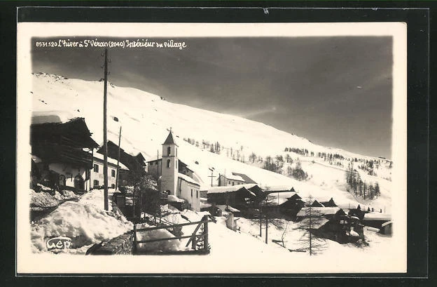 CPA St. Veran, Interieur du Village en hiver