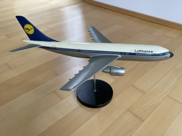 Westway Models Lufthansa Airbus A300 1:100 Flugzeugmodell travel agents model