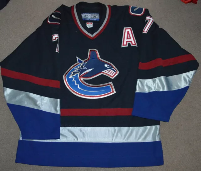 REEBOK AUTHENTIC VANCOUVER CANUCKS WHITE HOCKEY PRACTICE JERSEY SIZE 58+ #18