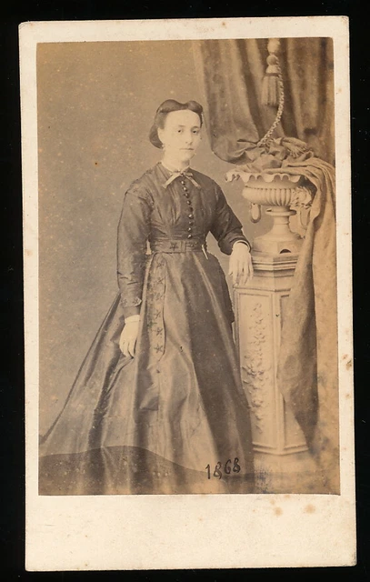 H. Kirsch CDV - Damenportrait - Chauny (Aisne) um 1870