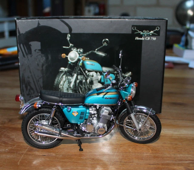 MINICHAMPS 1/12 HONDA CB 750 four - 122161000 - NEW EUR 189,90