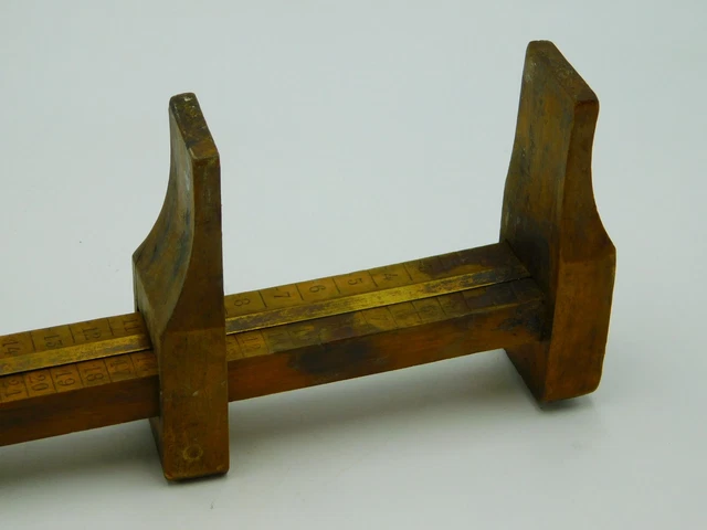 ANCIEN OUTILS DE cordonnier, Bottier, Roulette à devant, bordures de