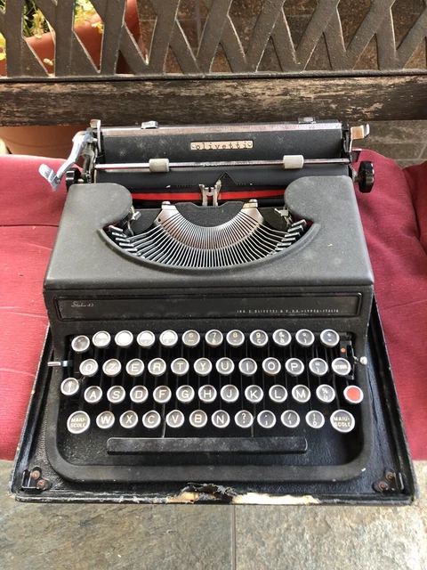 Bellissima Olivetti Studio 42 nera  con valigetta funzionante!!
