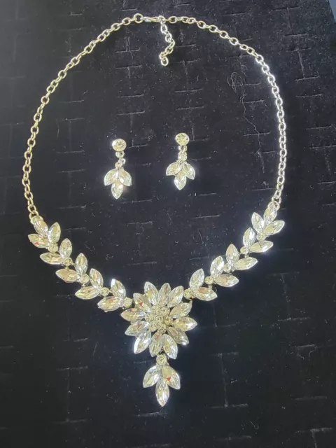 Beautiful Clear Rhinestone Silver Tone Necklace & Pierced Earrings