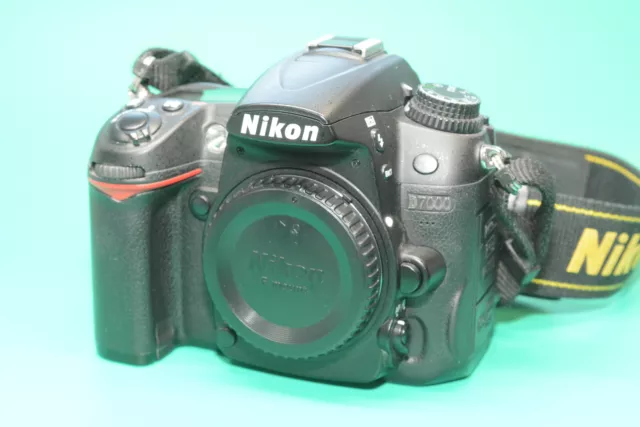 Nikon D7000 Body Gehäuse DSLR schwarz sehr gut Digitalkamera 2J.Gewährl./Händler