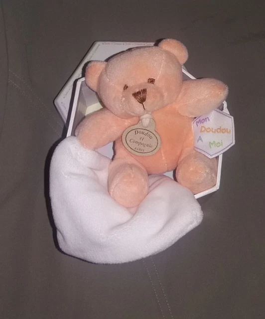 DOUDOU ET COMPAGNIE ours avec mouchoir NEUF