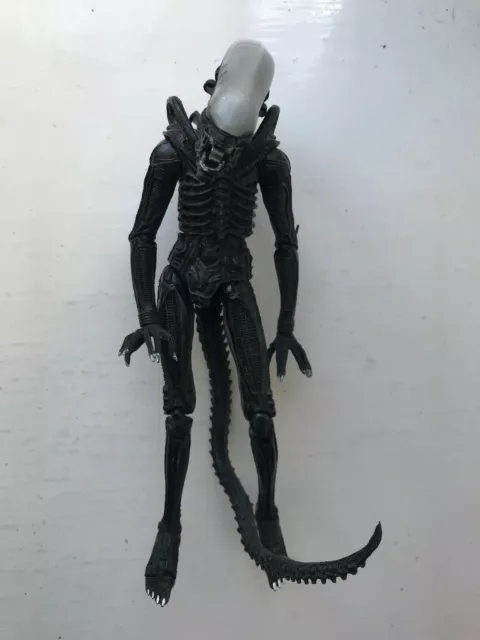 NECA Aliens Serie 2 2013 Xenomorfo Guerrero Negro Figura Alien Vs de Depredador