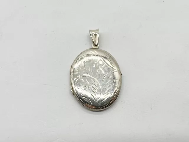 Vintage Solid Silver Ladies Etched Oval Locket Photo Pic Pendant For A Necklace