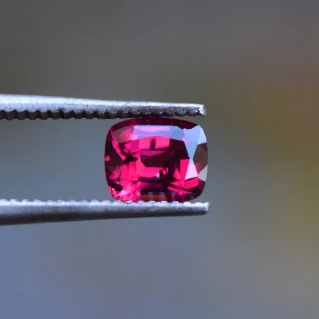 1.06 Ct Pinkish Red Garnet Natural VVS Clarity Sri Lankan Rhodolite Red Garnet