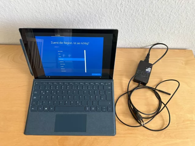 Microsoft Surface Pro 6 Laptop 12.3" 128GB SSD. 8GB RAM, Intel Core i5-8250U