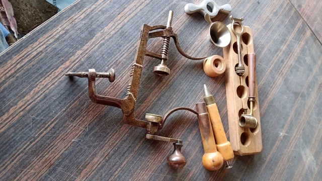 Lot De 4 Anciens Sertisseurs – Outils De Chasse Et Rechargement – Occasion