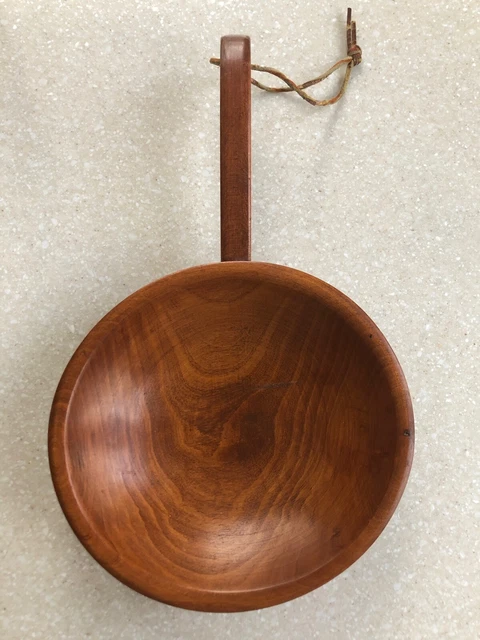 Vintage Munising 8" 3-Footed Brown Wooden Bowl with Handle