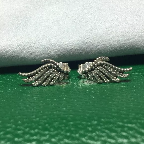 Brand New Genuine Pandora 925 Silver Majestic Feathers Stud CZ Earrings 290581CZ