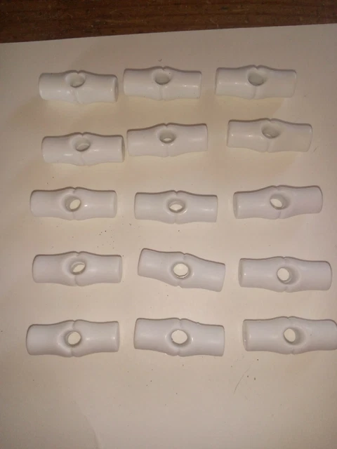 15 botones de palanca de plástico blanco de 25 mm.