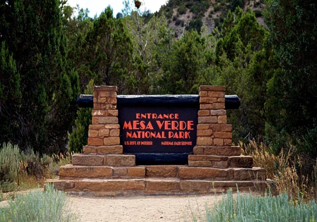 MAGNET TRAVEL Photo Magnet MESA VERDE National Park Entrance Colorado