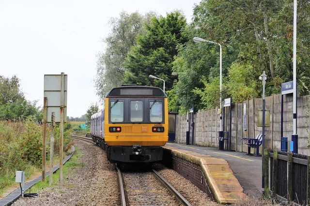 142056+150201 ARRIVA NORTHERN 6x4 Quality British Rail Photo £2.70 ...