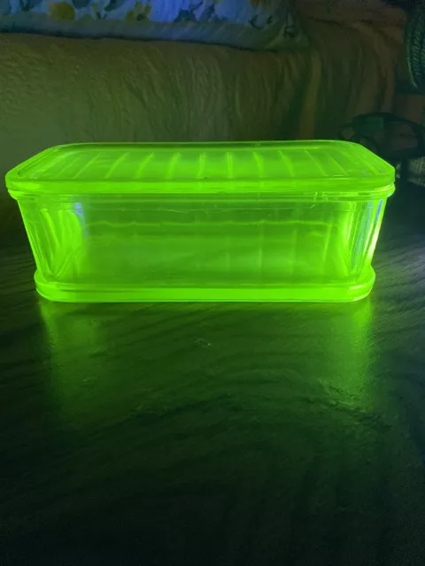 Vintage Green Uranium Depression Glass Refrigerator Butter Box w Lid (chips)