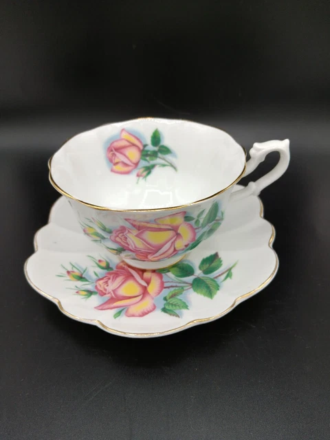 Taza de té y platillo rosa pintado a mano Shelly firmado por JFE
