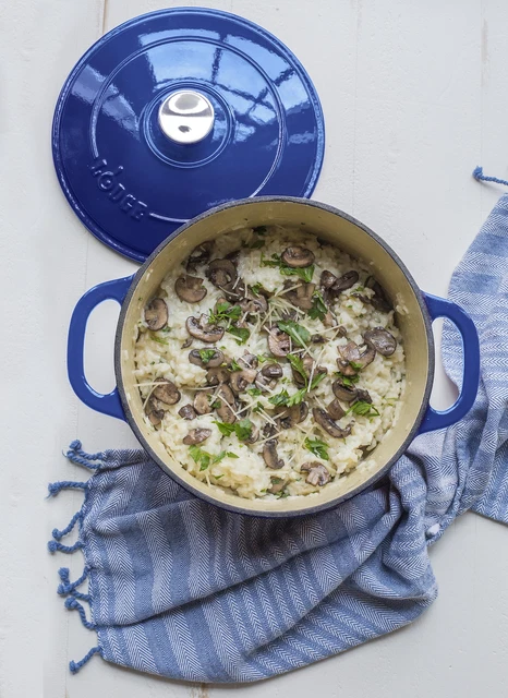 Cast Iron 5.5 Quart Enameled Dutch Oven Marinate Refrigerate Food Glass Surface 4