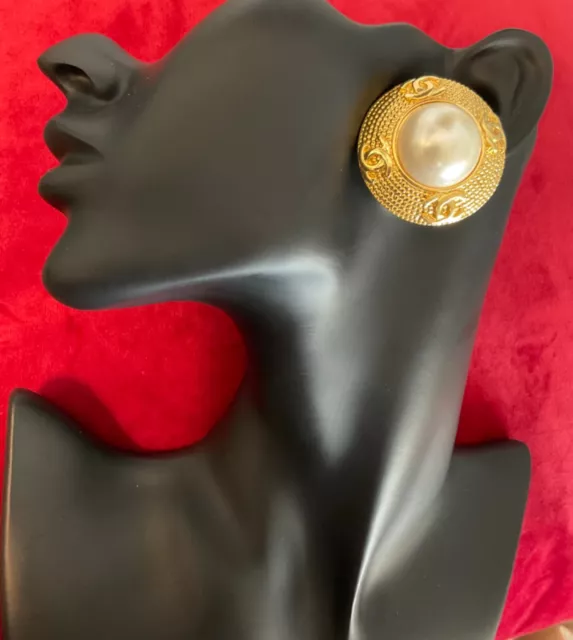 VINTAGE CHANEL CC Logo Goldtone Single Pearl Earring $31.00 - PicClick