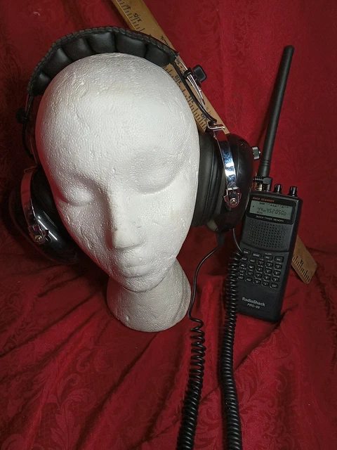 (NICE) 🔥Radio Shack PRO-89 Race Scanner & Head Phones HEADPHONE   TESTED NICE
