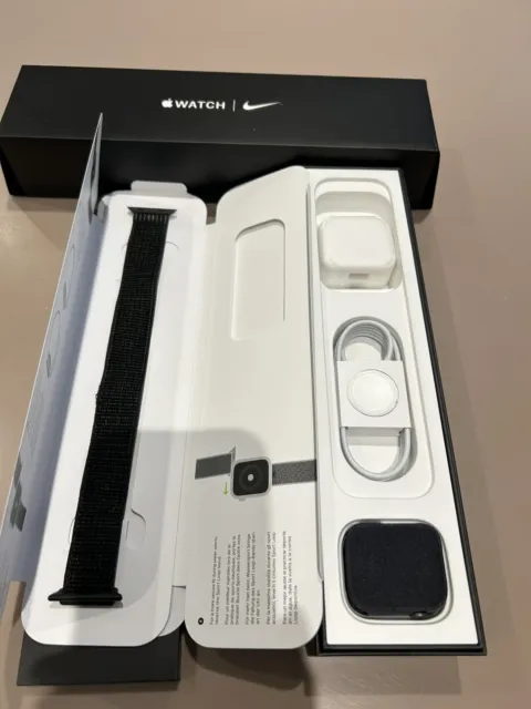 Apple Watch Nike Series 5 44mm Space Grey Aluminium GPS with Nike Sport Strap