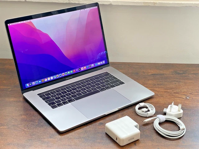 2017 Apple MacBook Pro 15" - 16 GB RAM - Core i7 - 500 GB SSD - Touch Bar - A1707