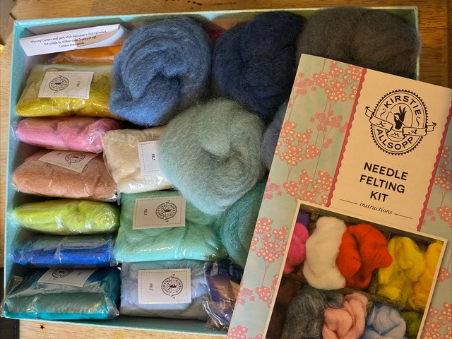 Kit de fieltro de agujas Kirsty Allsopp incluye estera de fibra de lana de fieltro y agujas